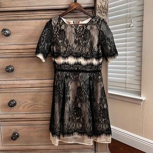 Lace and organza dress. Katherine Kelly. Size 6. Good condition.